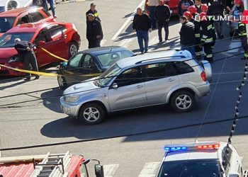 ავარია ბათუმში – ერთმანეთს სამი ავტომობილი შეეჯახა