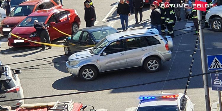 ავარია ბათუმში – ერთმანეთს სამი ავტომობილი შეეჯახა
