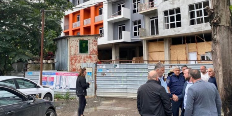 ბათუმში მშენებარე კორპუსიდან კაცი გადავარდა და გარდაიცვალა