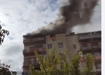 ვარკეთილში ბინა იწვის – კადრები ადგილიდან