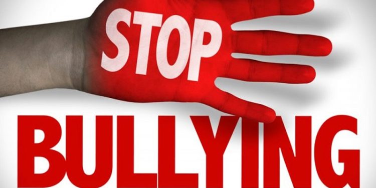 ბულინგის მორიგი მსხვერპლი – დირექტორის მიერ შეურაცხყოფილმა მოსწავლემ თავის მოკვლა სცადა