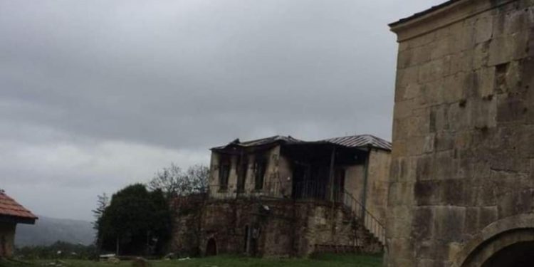გელათის სამონასტრო კომპლექსის ერთ შენობაში ხანძარი გაჩნდა