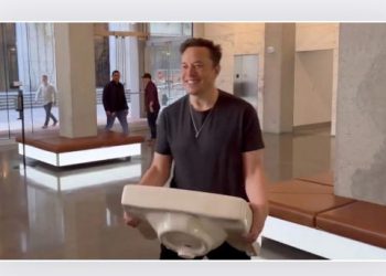 ვიდეო-ილონ მასკი Twitter-ის სათავო ოფისში სამზარეულოს ნიჟარით მივიდა