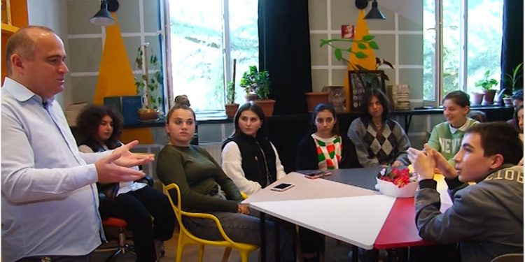 ნატოსა და ევროკავშირის შესახებ საინფორმაციო ცენტრის გურიის ბიუროს წარმომადგენელი “გურიაTV”-ის ობიექტივში