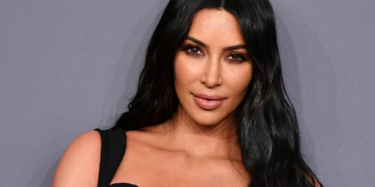 კიმ კარდაშიანი 1.3 მილიონი დოლარით დააჯარიმეს
