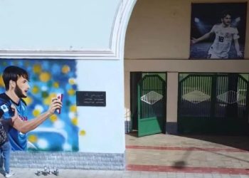 ფოტოები – წალენჯიხელმა ბიჭმა სტადიონის შესასვლელზე, ხვიჩა კვარაცხელიას სტენსილი მოხატა