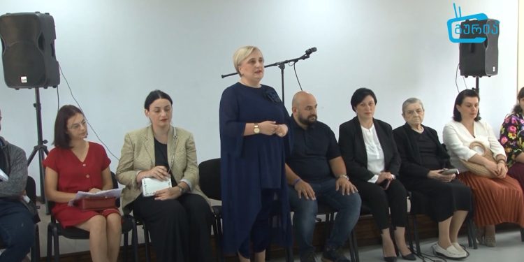 მასწავლებლის დღე ოზურგეთში ახალგაზრდა პედაგოგებთან შეხვედრით აღნიშნეს