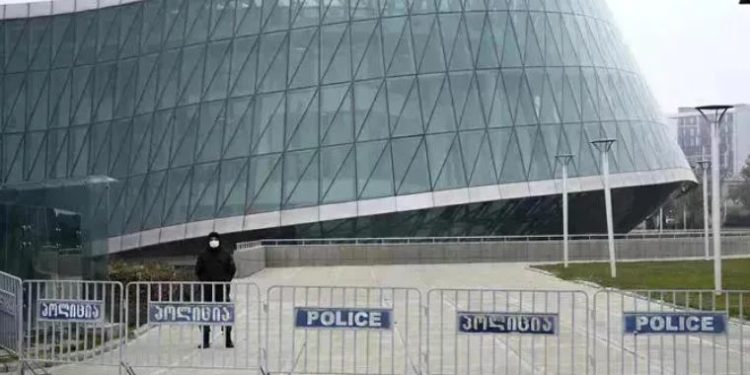 ვაკის პარკში მომხდარ ტრაგიკულ შემთხვევასთან დაკავშირებით პოლიციის განყოფილებაში გამოკითხვა მიმდინარეობს