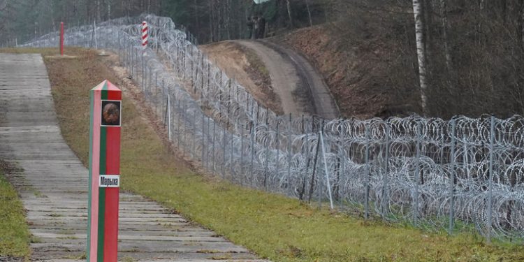 პოლონეთი რუსეთთან საზღვარზე ბარიერულ ღობეს ააშენებს