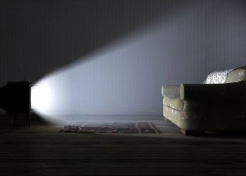 თქვენც გიყვართ ჩართული ტელევიზორის წინ ძილი, ეს აუცილებლად წაიკითხეთ