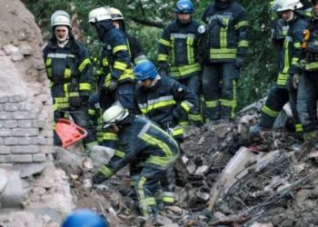 ზაპოროჟიეში, შენობიდან, რომელსაც რუსული რაკეტა მოხვდა, 6 ადამიანის ცხედარი ამოიყვანეს