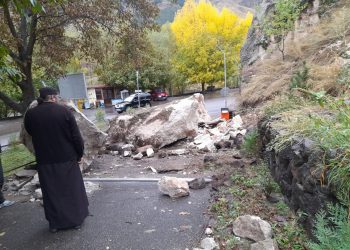 ფოტოები – „ვეებერთელა ლოდები მოწყდა“… – რა ვითარებაა ვარძიის სამონასტრო კომპლექსის წინა ნაწილში