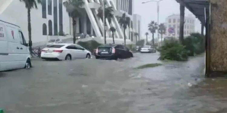 ბათუმში ძლიერი წვიმის შედეგად რამდენიმე ქუჩა დაიტბორა