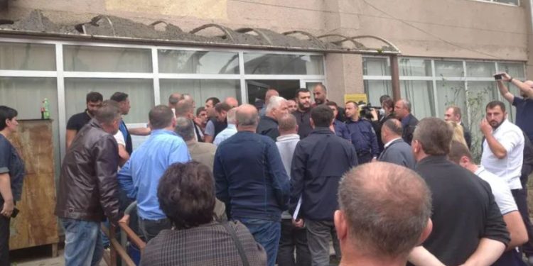 რატომ დაუნიშნეს საკრებულოს თავმჯდომარის მოადგილის ოჯახს სოციალური დახმარება – ხმაური ხარაგაულის მერიაში