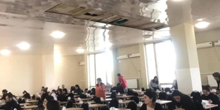 თსუ-ში გამოცდის დროს ჭერის ნაწილი ჩამოინგრა, უნივერსიტეტის ცნობით, არავინ დაშავებულა