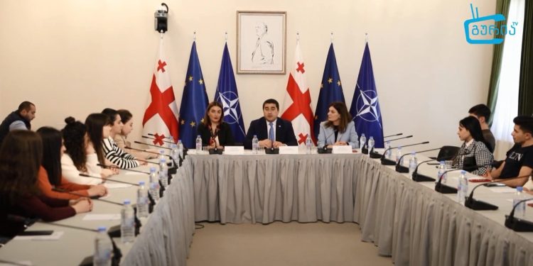 ახალგაზრდები ეთნიკური უმცირესობებით კომპაქტური დასახლებებიდან საქართველოს პარლამენტს ეწვივნენ