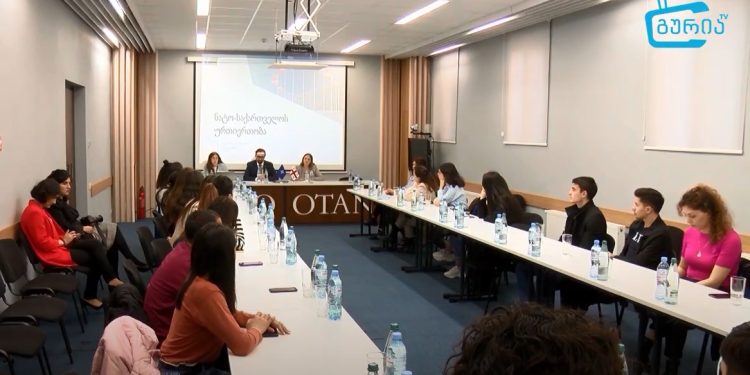 კულტურულ საგანმანათლებლო ტურის მონაწილე სტუდენტები საქართველოში ნატო-ს სამეკავშირეო ოფისს ეწვივნენ