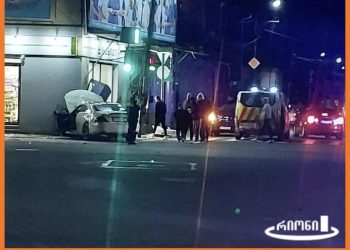 ქუთაისში ავტომობილი სუპერმარკეტს შეეჯახა