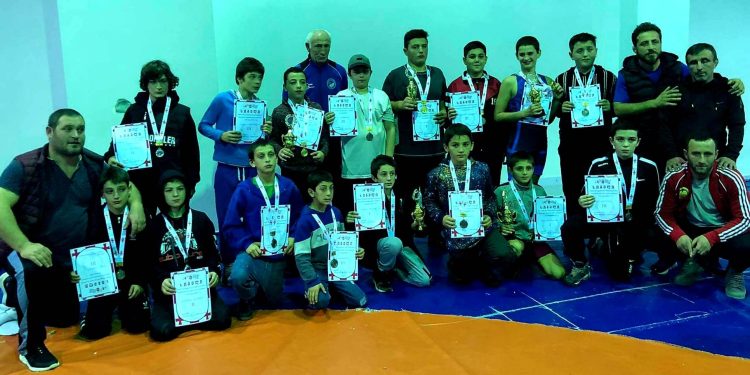 ოზურგეთელმა მოჭიდავეებმა რესპუბლიკურ ტურნირზე 16 მედალი მოიპოვეს