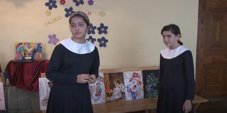 ანი და ელენე მუჯირების პერსონალური გამოფენა