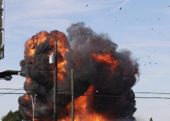 ვიდეო – აშშ-ში ავიაშოუს დროს, მეორე მსოფლიო ომის დროინდელი ორი თვითმფრინავი ერთმანეთს შეეჯახა