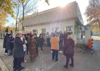 გორის ჰოსპიტალის დასუფთავების თანამშრომლები 280 ლარიანი ხელფასის გაზრდას ითხოვენ