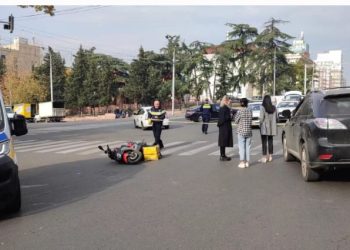 ავარია დადიანზე – ერთმანეთს „გლოვოს“ მოპედი და ჯიპი შეეჯახა