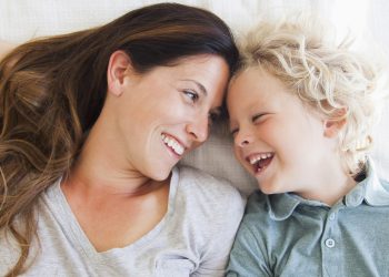 რა უნდა გააკეთოთ, რომ თქვენი შვილი მეტად თავდაჯერებული გახდეს და ბედნიერი გაიზარდოს – ფსიქოლოგების 7 მთავარი რჩევა
