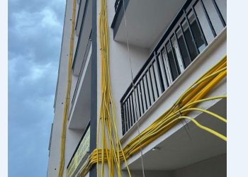 ბათუმში, ერთ-ერთ ახალ კორპუსში, გაზის მილები ფასადიდან შეიყვანეს