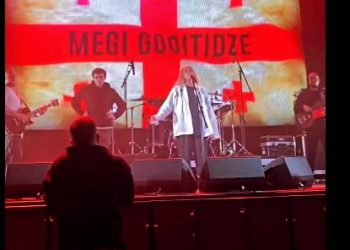 მეგი გოტიტიძე რუსეთში კონცერტებს საქართველოს დროშის ფონზე მართავს