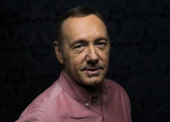 სექსუალური ძალადობის შვიდი ახალი საქმე – კევინ სპეისის ისევ ბრალი წარუდგინეს