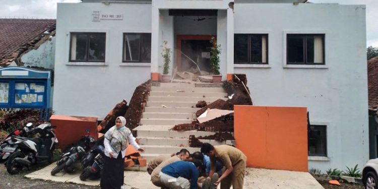 ინდონეზიაში მიწისძვრას 40 ადამიანი ემსხვერპლა