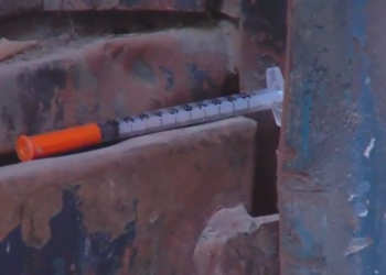 დედაქალაქი ნარკოტიკების ბუდედ იქცა – ნარკორელიზატორები საშიშ პრეპარატებს სადარბაზოებში ტოვებენ