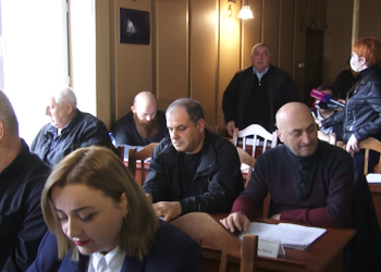 ვიდეო – ”სამარცხვინო, მონა, ხელის ბიჭი” – დაპირისპირება ოზურგეთის საკრებულოს სხდომაზე