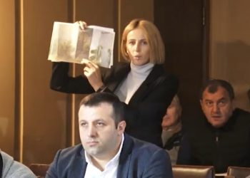 ვიდეო – ტრადიციულად ქცეული ხმაური და დაპირისპირება ოზურგეთის საკრებულოს სხდომაზე