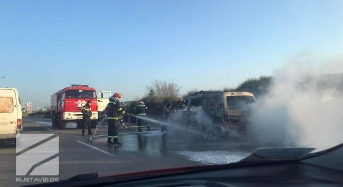 გორის გვირაბთან მანქანა დაიწვა