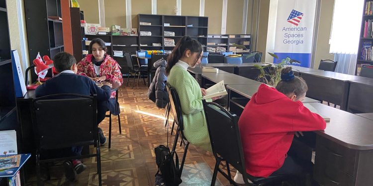 ‘’ამერიკის თარო’’ ოზურგეთის ცენტრალურ ბიბლიოთეკაში