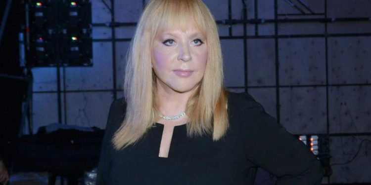 ალა პუგაჩოვა უკრაინის დასახმარებლად საკუთარი სახლის დათვალიერების მსურველებისთვის ბილეთებს ყიდის (ფოტოები)