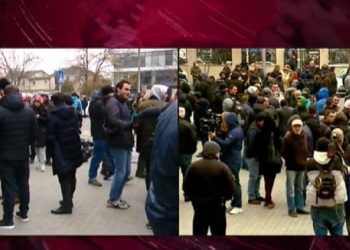 თბილისის საქალაქო სასამართლოსთან მიხეილ სააკაშვილის მხარდამჭერები იკრიბებიან