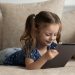 კომპიუტერული მოწყობილობებით გართობამ შესაძლოა, ბავშვებში ემოციური რეაქციების განვითარება შეაფერხოს – CNN