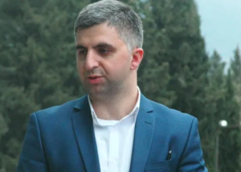 კლინიკა „ვივამედში“ საგამოძიებო სამსახურის თანამშრომელი იმყოფება, რომელმაც მიხეილ სააკაშვილს სისხლის ნიმუში კიდევ ერთხელ უნდა აუღოს