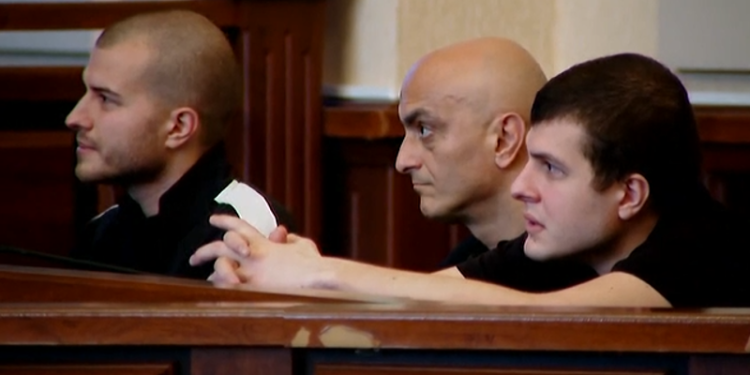 ზურაბ ჟვანიას იარაღები ძმებ კაკულიების სახლში აღმოჩნდა – სკანდალური პროცესი