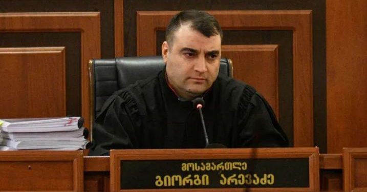 მოსამართლე სააკაშვილის ადვოკატს-გეთანხმებით 1 თვე ნამდვილად არ სჭირდება ამ მტკიცებულებების გაცნობას