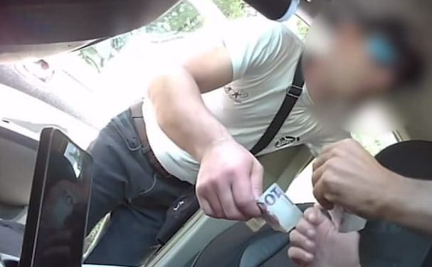 ვრცელდება ფარული კადრები როგორ ყიდიან ნარკოტიკს (+ვიდეო)