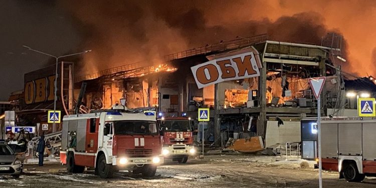 მოსკოვში სავაჭრო ცენტრში ხანძარია, დაიღუპა, მინიმუმ, ერთი ადამიანი