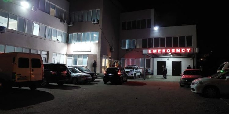 ახალგაზრდა კაცმა მამა და ბაბუა დაჭრა