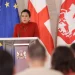 პრეზიდენტი – შანტაჟი, მუქარა, დამცირება – რუსული სოფელია ჩემს კარებთან, არცერთ ქვეყანაში პრეზიდენტის სასახლის წინ, ასეთ დაძაბულ პერიოდში ასეთი სოფელი არ იქნებოდა გამართული