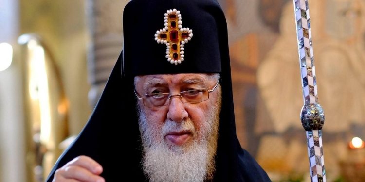 ”იგი საქართველოსთვის მებრძოლი ოჯახის შვილია და თავადაც სიცოცხლე სხვათა დასაცავად გასწირა.” – ილია მეორე ჯამბულათ ხოფერიას ოჯახს უსამძიმრებს