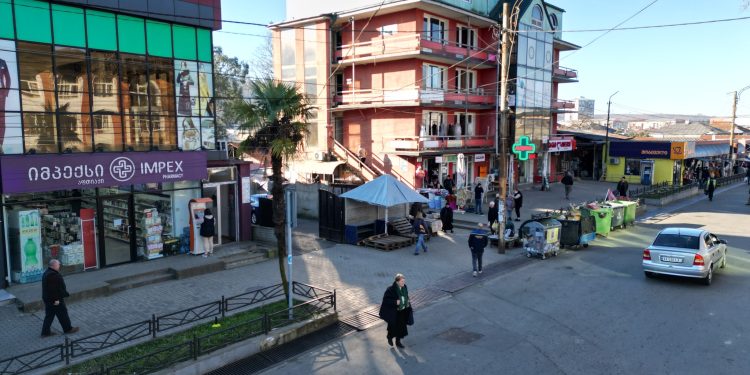 ოზურგეთის ბაზრის წინ გარევაჭრობა აიკრძალა