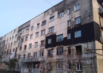 ოზურგეთში, ჯორჯიაშვილის ქუჩაზე მცხოვრები მრავალბინიანი სახლის მობინადრეები დახმარებას ითხოვენ